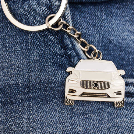 Брелок автомобиль Volvo XC60 белый