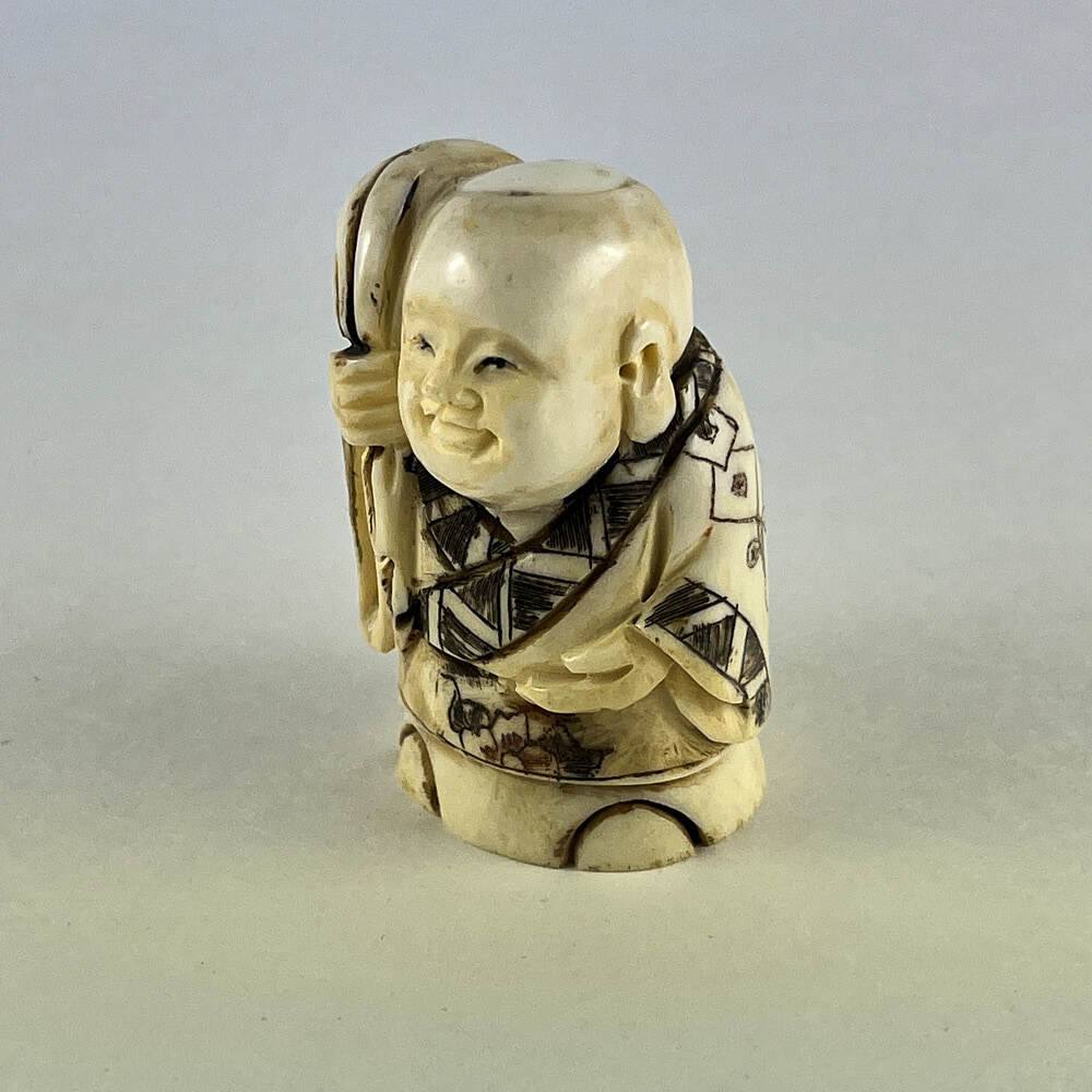 Статуэтка нэцкэ Мальчик с мешочком риса