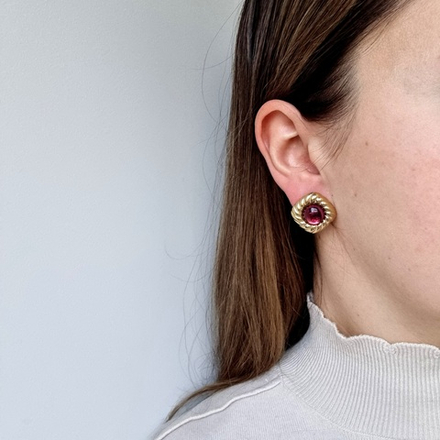 Серьги с кабошоном цвета бургунди