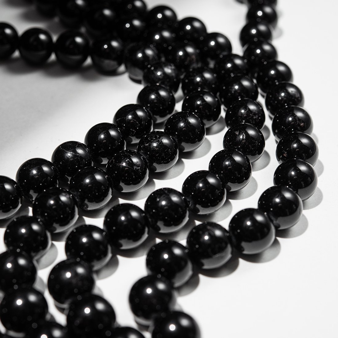 Шерл (черный турмалин) натуральный, бусины в форме шара, 12,1мм