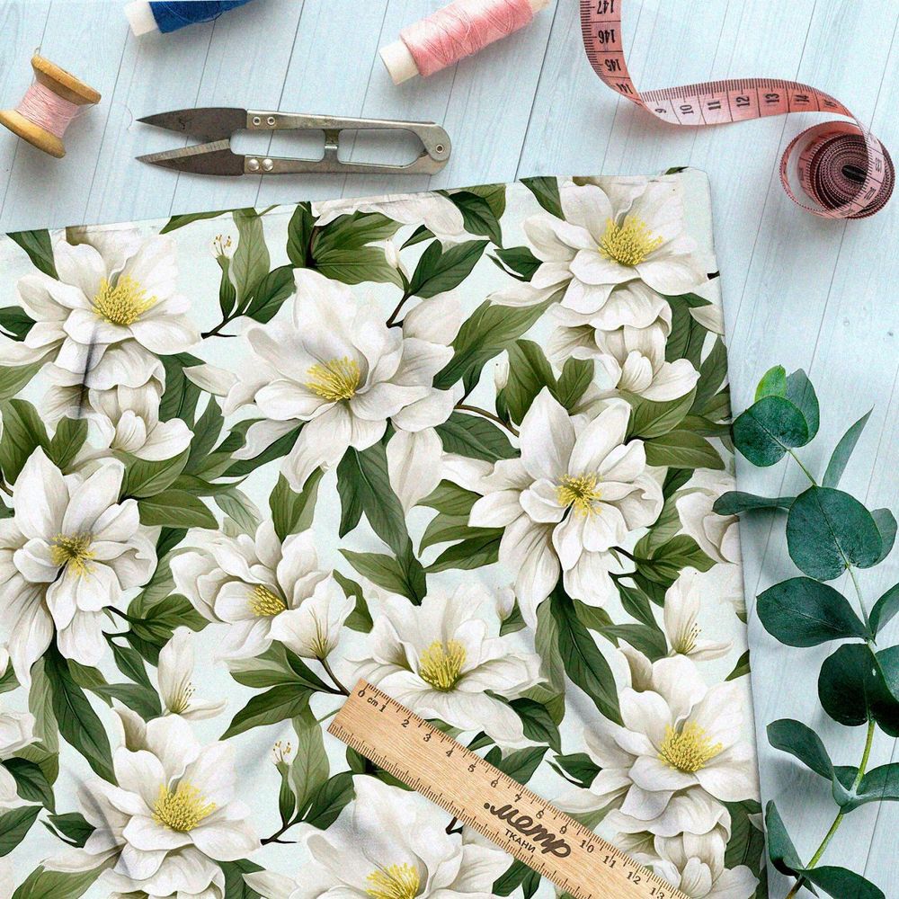 Ткань Ниагара Софт белые цветы на зеленых листьях