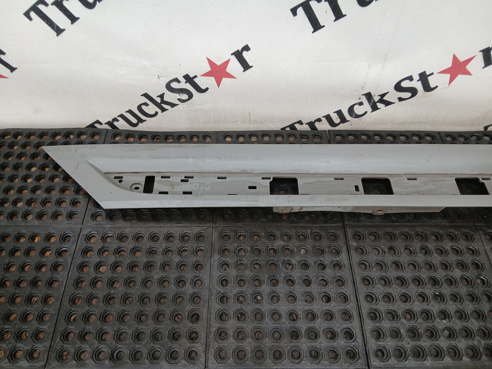 Накладка бампера центральная