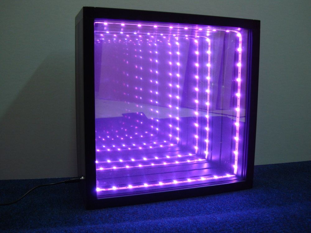 Панно ‎Бесконечность в виде светящегося туннеля