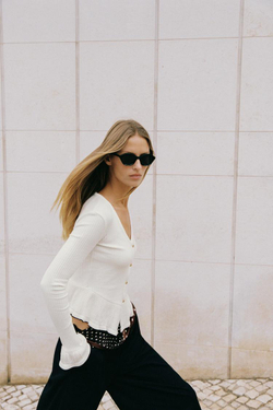 ZARА КАРДИГАН ИЗ МЯГКОЙ ТКАНИ С ВОЛАНАМИ, ЖЕЛТОВАТО-БЕЛЫЙ