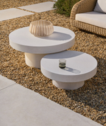 Aiguablava Круглый журнальный столик из белого цемента Ø 66 см