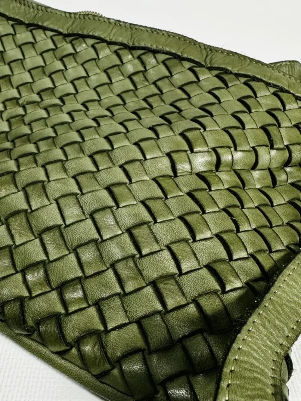 Женская сумка-клатч из натуральной кожи оливкового цвета