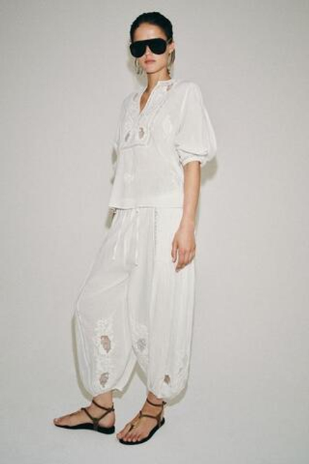 ZARA БРЮКИ-ШАРОВАРЫ С КРУЖЕВОМ — ZW COLLECTION, ЖЕЛТОВАТО-БЕЛЫЙ