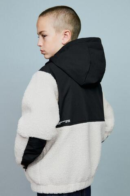 ZARA КУРТКА ИЗ ИСКУССТВЕННОЙ ОВЧИНЫ И НЕЙЛОНА, ЖЕЛТОВАТО-БЕЛЫЙ