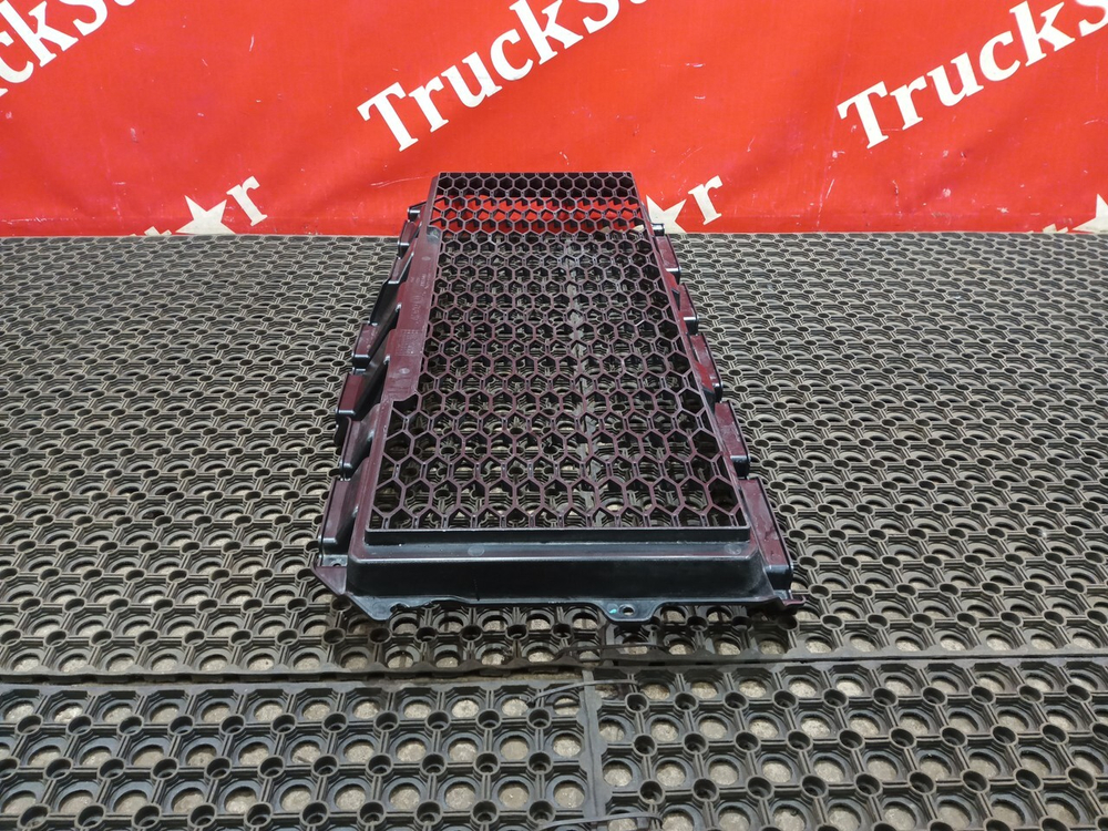 Решетка бампера нижняя 2024г