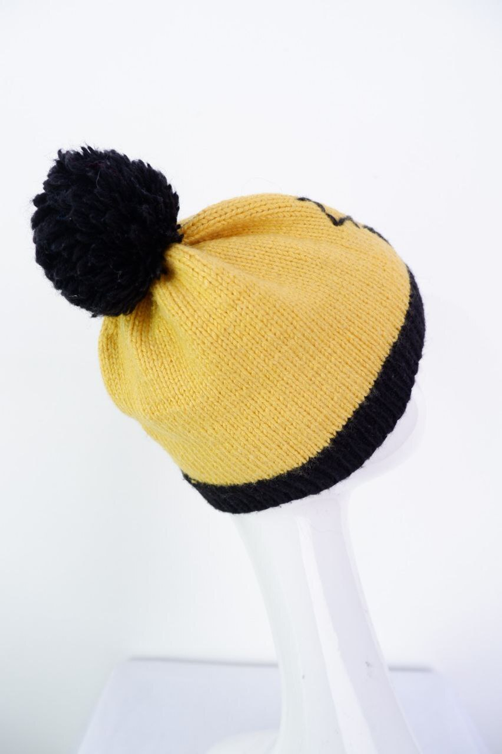 Шапка яркая