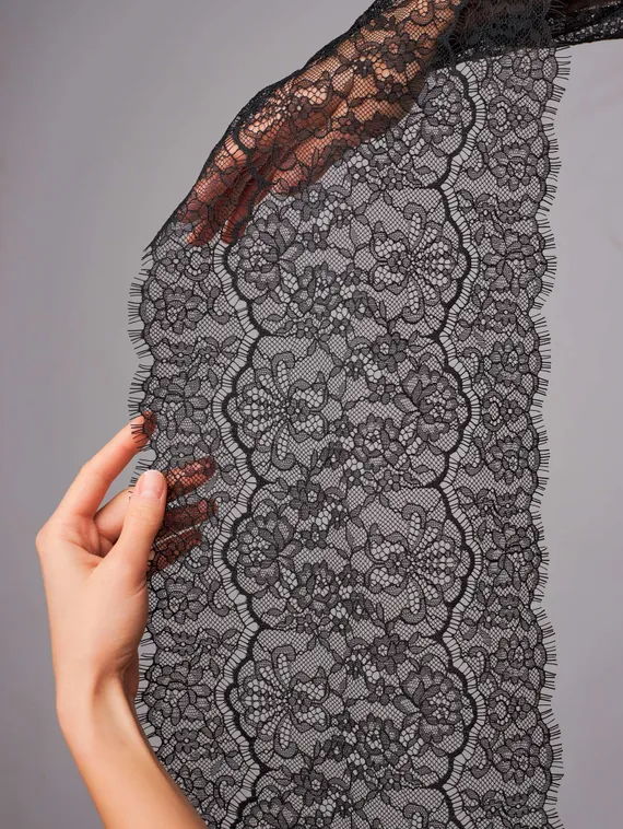 01-61 Кружево шантильи 23 см, черный