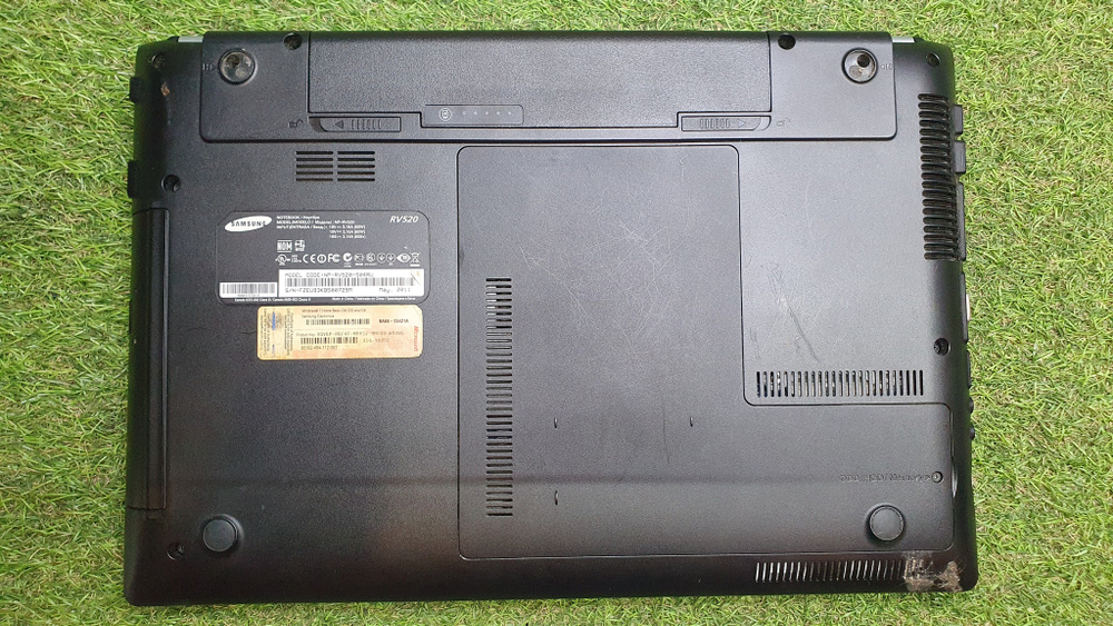 Ноутбук Samsung i5/4Gb/GT 520M 1Gb