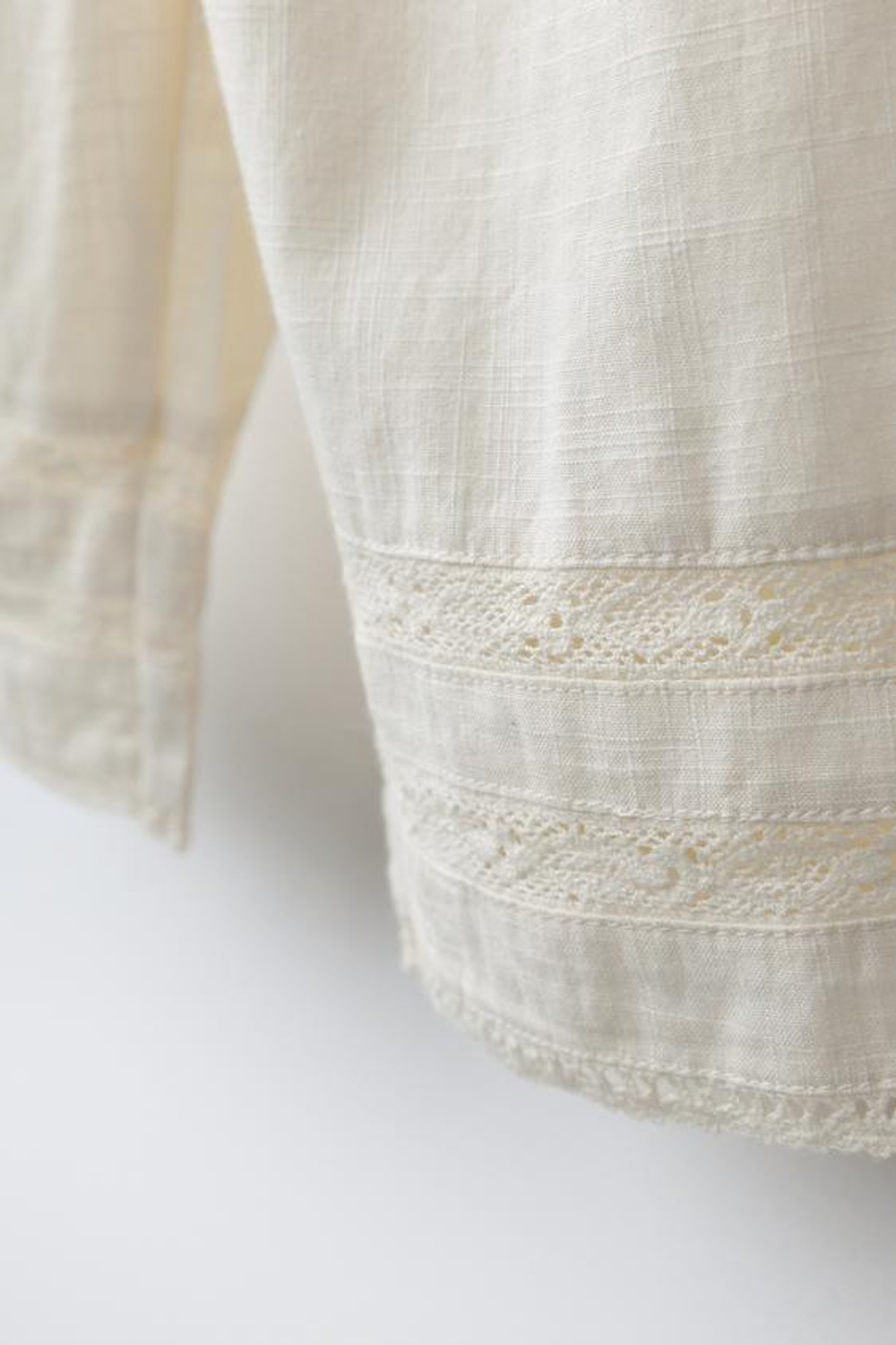 ZARA БРЮКИ С ВЫШИВКОЙ И КАРМАНОМ, ЭКРЮ