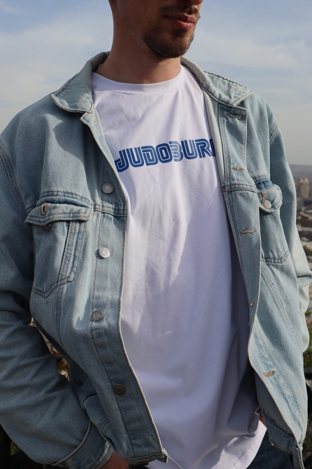 Футболка белая с синим принтом "Judo Buro"