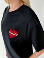 Футболка Yixuan 635 удлиненная однотонная с вышитым сердцем и булавкой