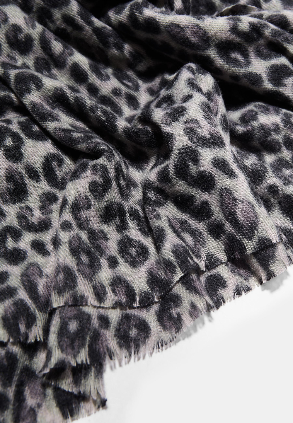 STRADIVARIUS Шарф с анималистичным принтом, черный