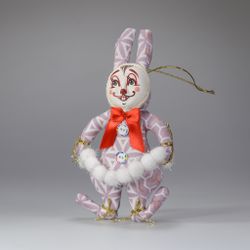 Ёлочная игрушка Кролик с гирляндой из снежков