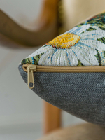 Декоративный гобеленовый чехол для интерьерной подушки Котик с цыпленком 47*47