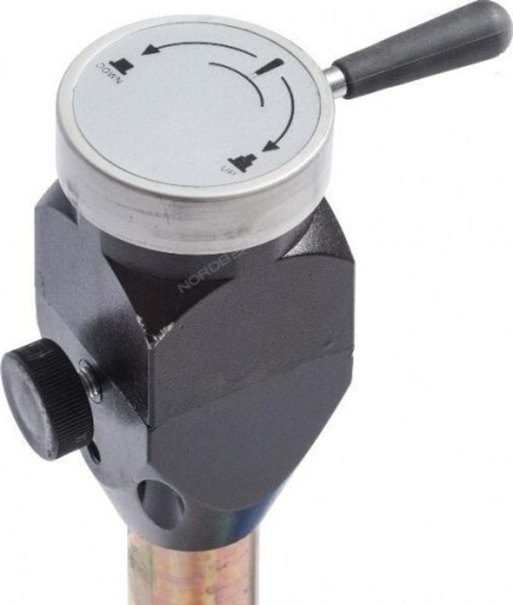 Домкрат подкатной пневматический NORDBERG N302 (15-30.0 т - 150/409 мм)