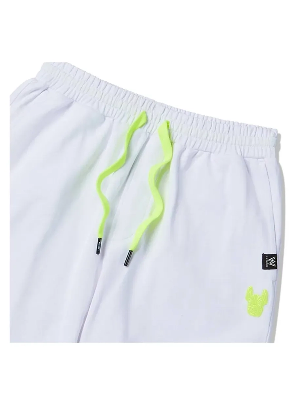 Шорты с резиновым логотипом