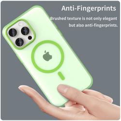 Мягкий чехол ярко-зеленого цвета с поддержкой зарядки MagSafe для iPhone 15 Pro Max, серия Frosted Magnetic
