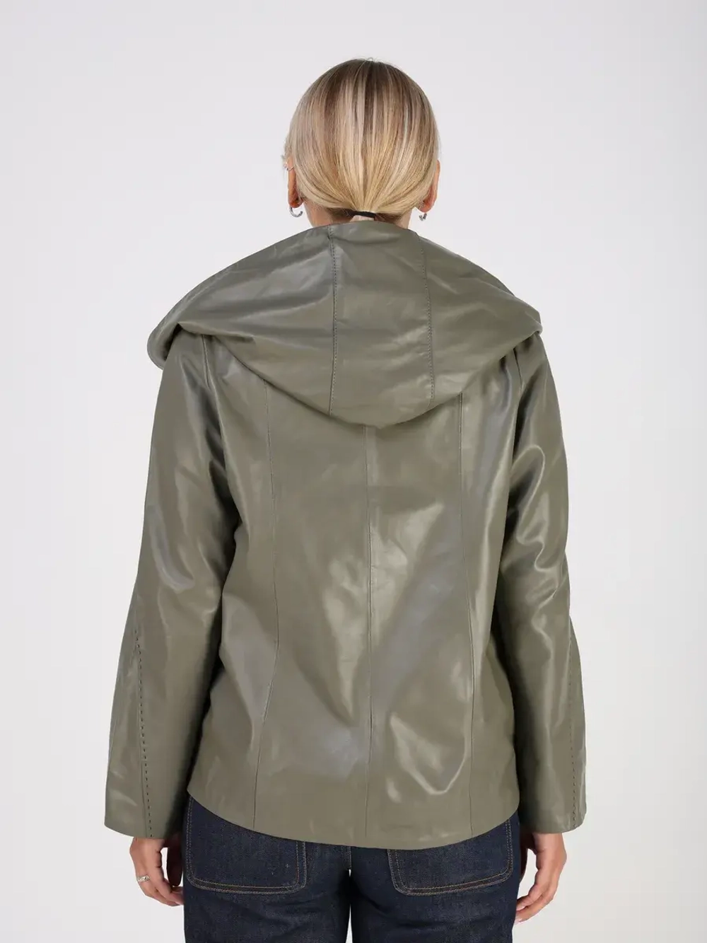 Кожаная куртка демисезонная с капюшоном