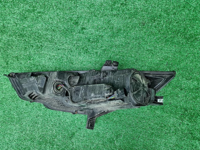 Фара правая Faw Besturn X80 (2018-2022) галоген