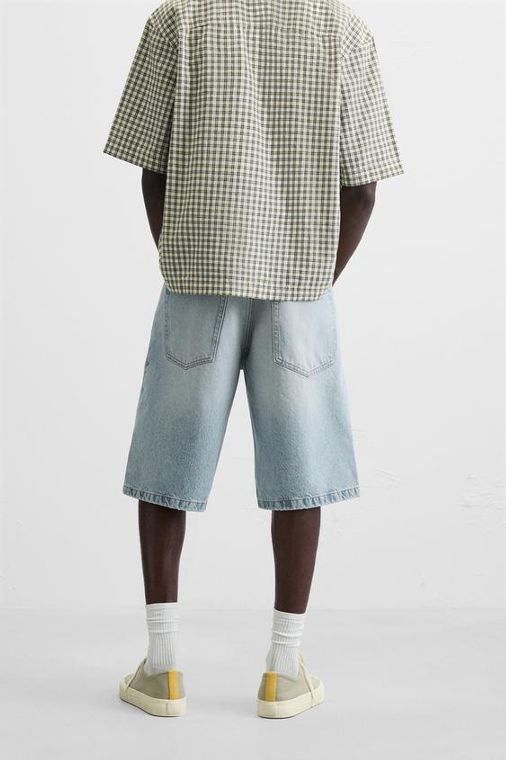 ZARA ДЖИНСОВЫЕ ШОРТЫ-БЕРМУДЫ СВОБОДНОГО КРОЯ, ГОЛУБОЙ