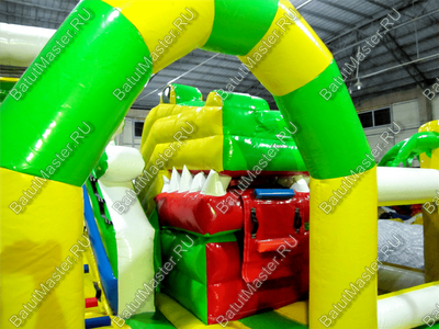 Коммерческий батут "Белый клык" желто-зелёный с механизированной головой, размер 6*6*4 м