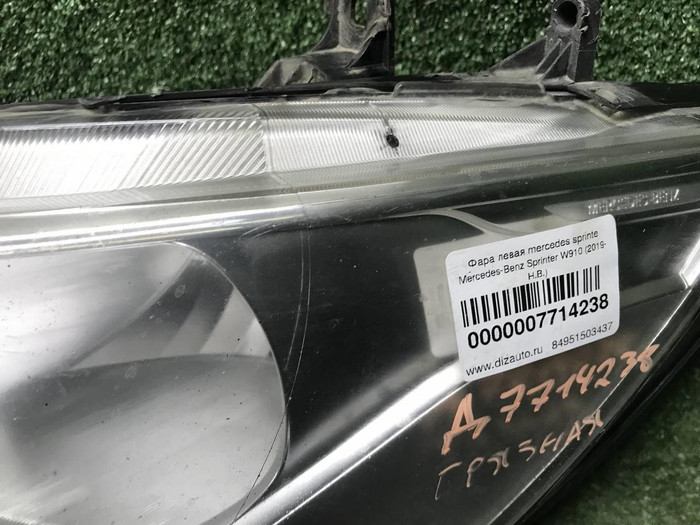Фара левая Mercedes Sprinter W910 (19-нв) галоген
