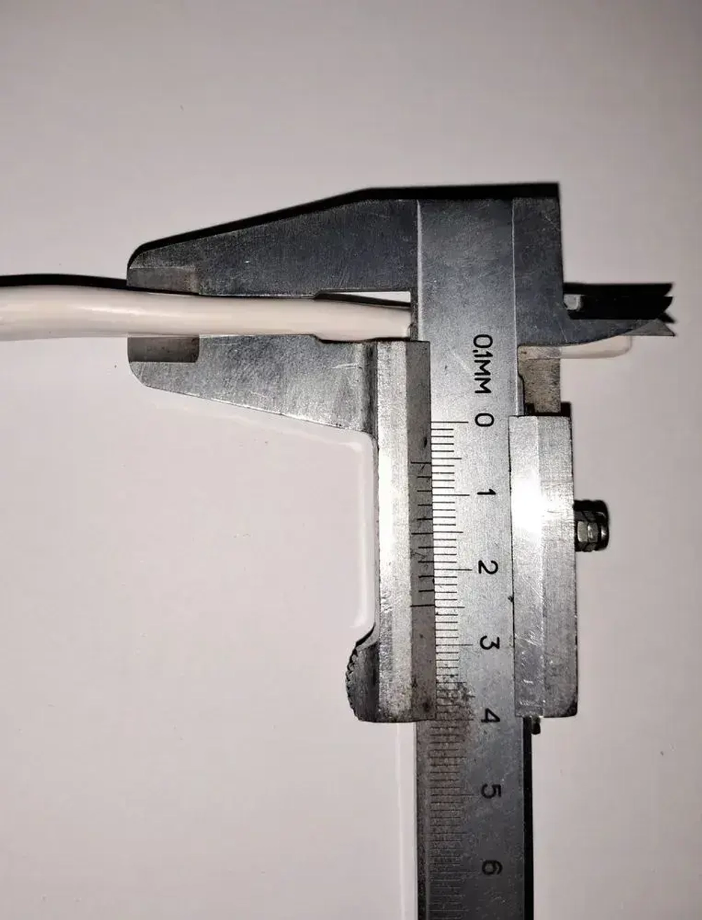 Удлинитель с заземлением "Доктор Ап" 1 розетка, 2 метра, ПуГВВ 3x2.5 мм, белый, 16А, серия "Мощный"