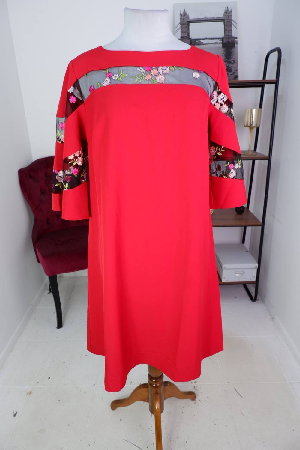 Платье Aziar яркое с вышивкой, визуально на 50 размер, новое