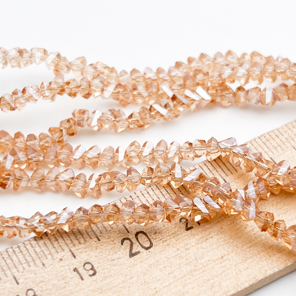 Бусина Треугольник, стекло, цвет абрикосовый, размер около 3*4 мм, цена за нить 32 см