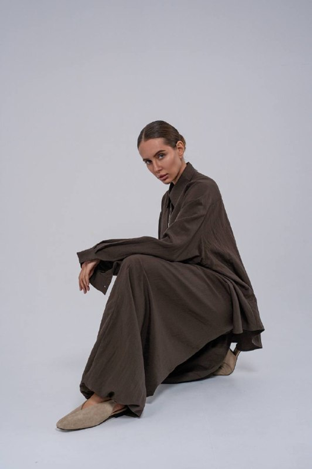 Костюм из тенсела с брюками аладинами.