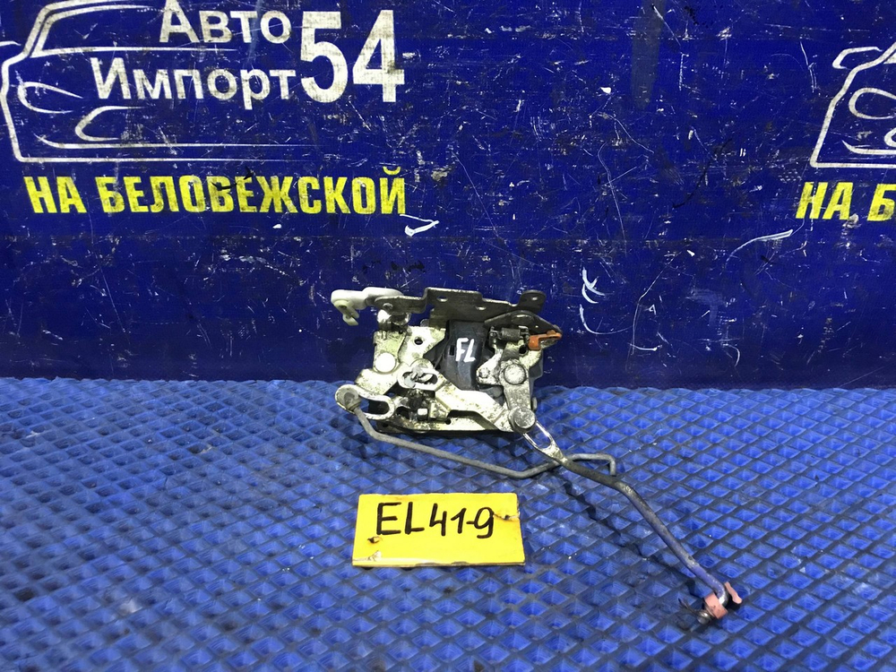 Замок двери передней левой TOYOTA CORSA 1991