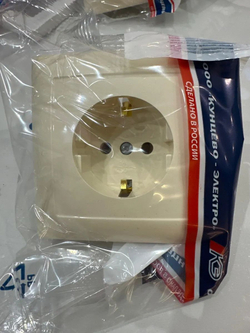 "СЕЛЕНА"Розетка скр. установки одноместная с з/к и з/ш, РС16-400 "с/к" Кунцево Электро