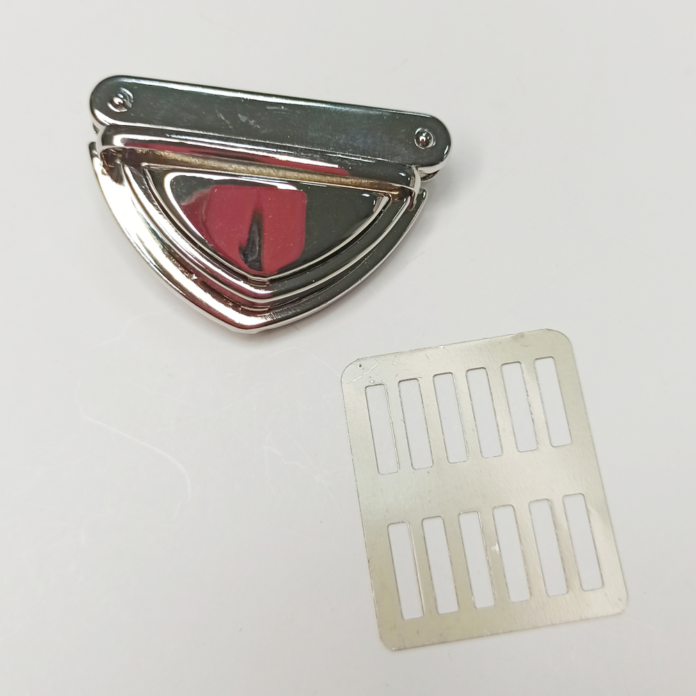 Замок-защелка на зажимах 52*35 Серебро