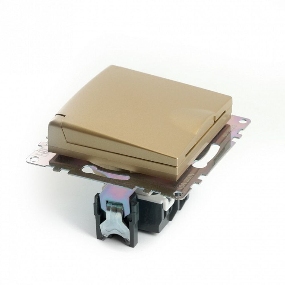 Розетка с заземлением и со шторкой, без рамки с крышкой Stekker Катрин 49222