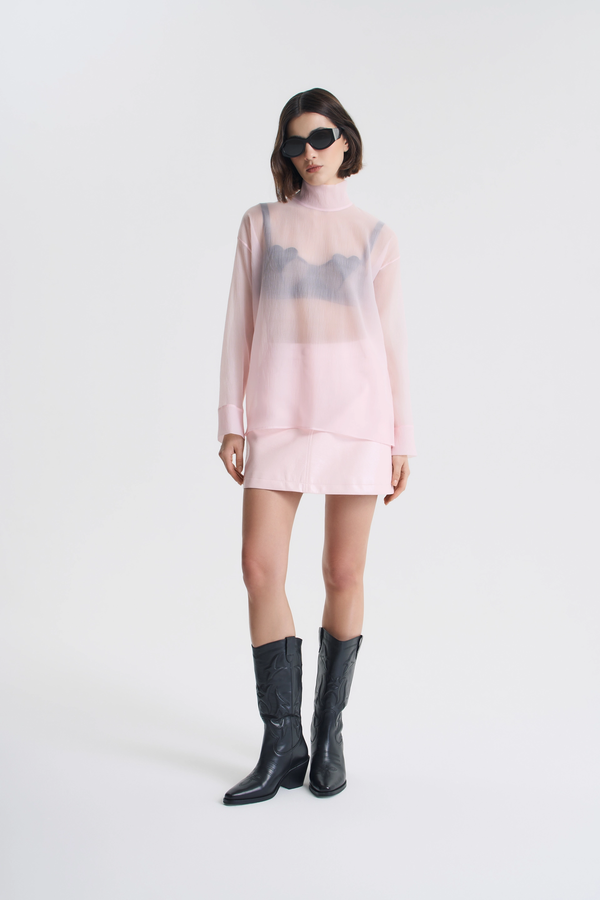 Юбка мини из розовой экокожи