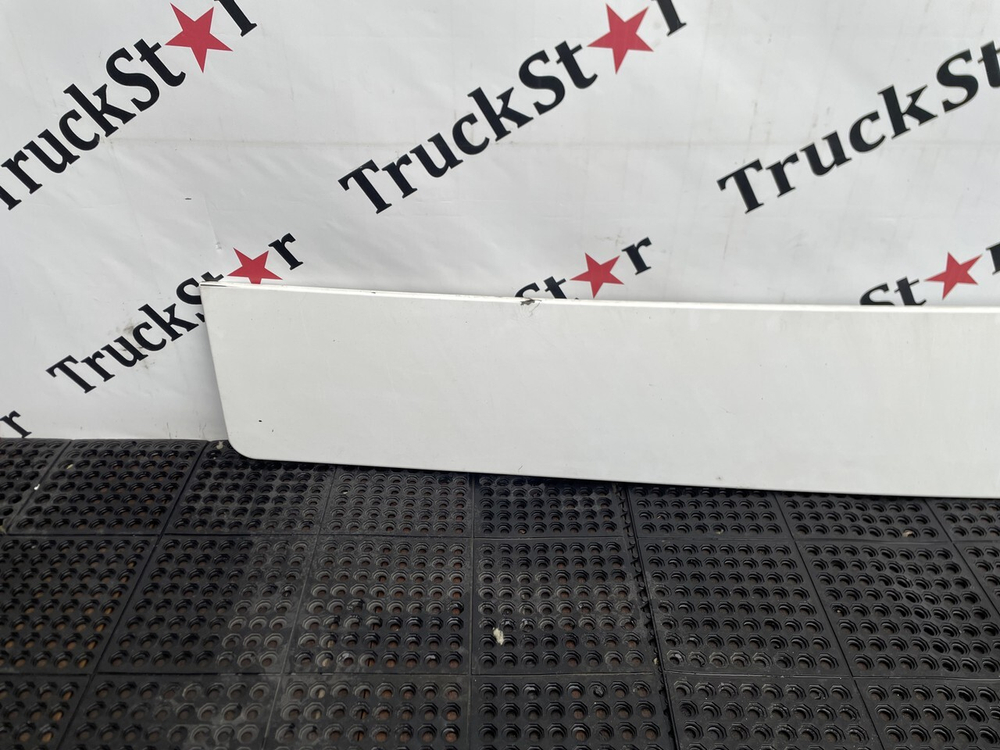 Спойлер кабины боковой левый