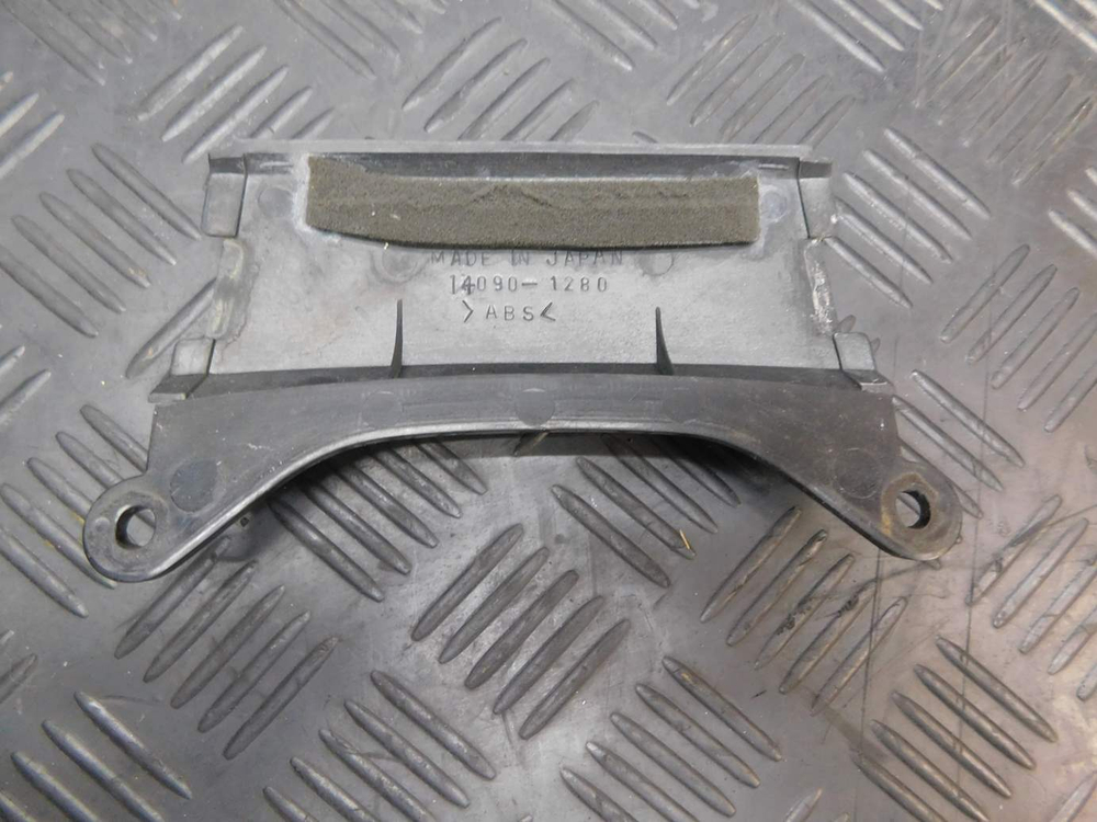 Пластик задний Kawasaki ZZR1100 99 14090-1280