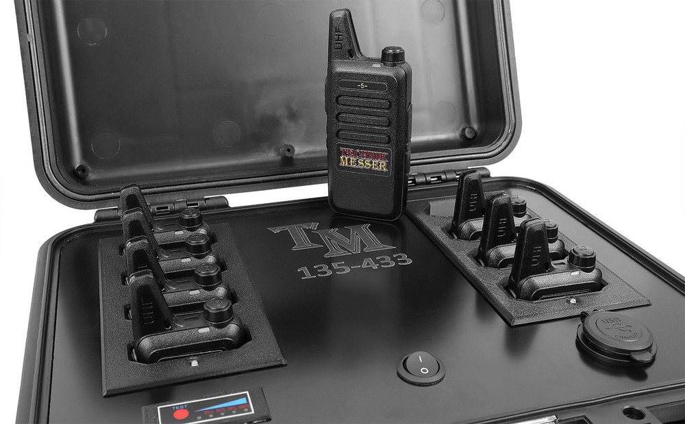 Зарядное устройство для портативных радиостанций ТМ135-433 + радиостанции.