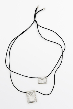 Massimo Dutti Колье из шнура с подвесками-конвертами, серебряный
