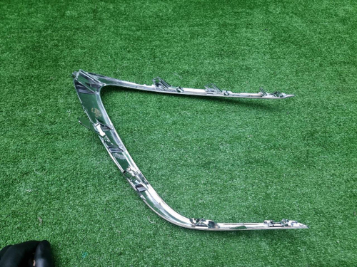 Молдинг переднего бампера Toyota Camry xv70 20-нв