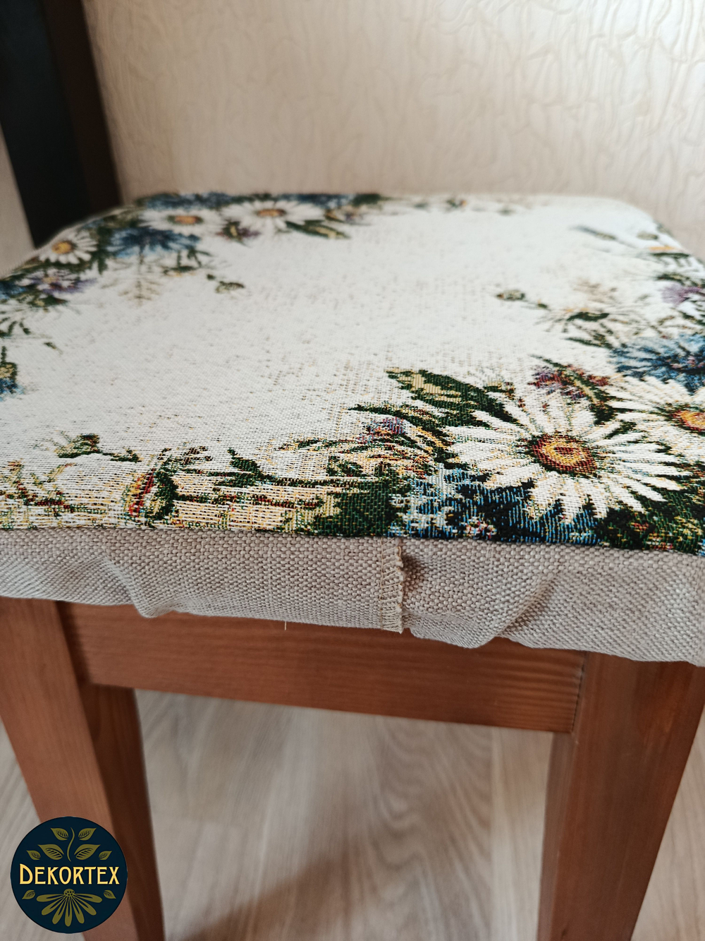 Набор чехлов на табурет из гобелена Васильки и ромашки (33х33 см) - 2шт