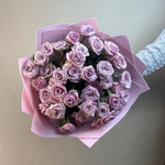 Букет из 9 нежных фиолетовых кустовых роз в упаковке