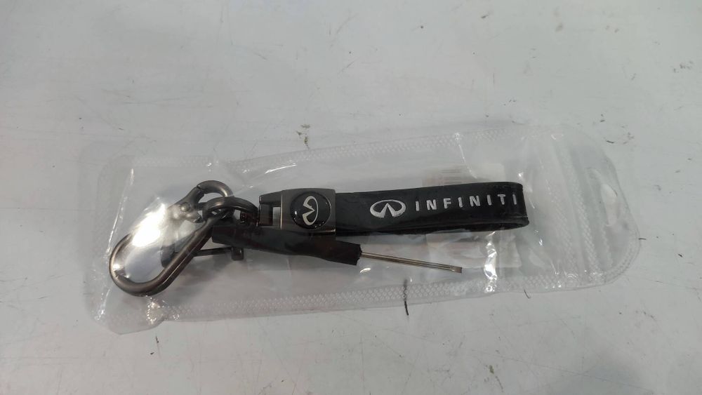 Infiniti (Инфинити) / Брелок автомобильный для ключей, карабин, петля (1 шт.)