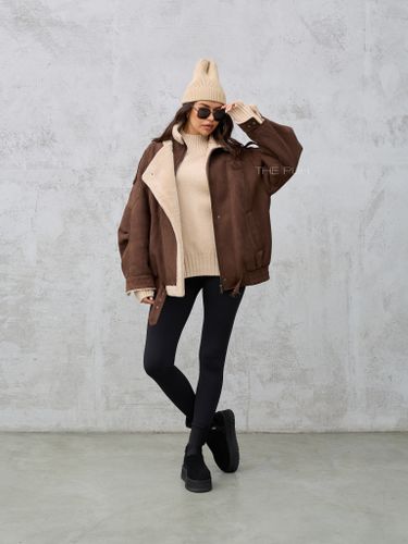 Шоколадная дубленка с воротником