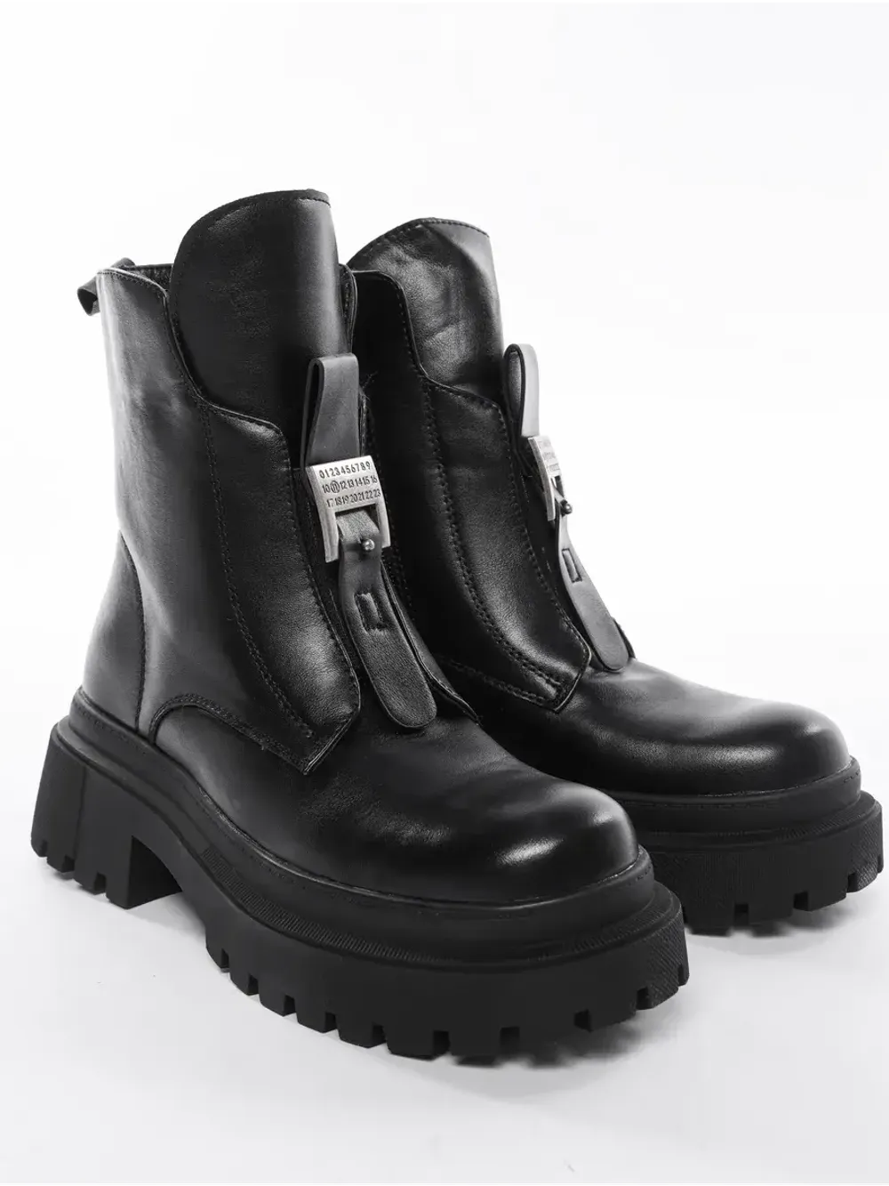 Зимние ботинки на высокой платформе