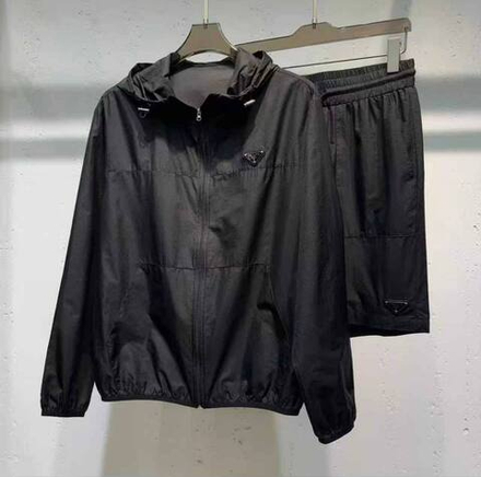 Прогулочный костюм Prada